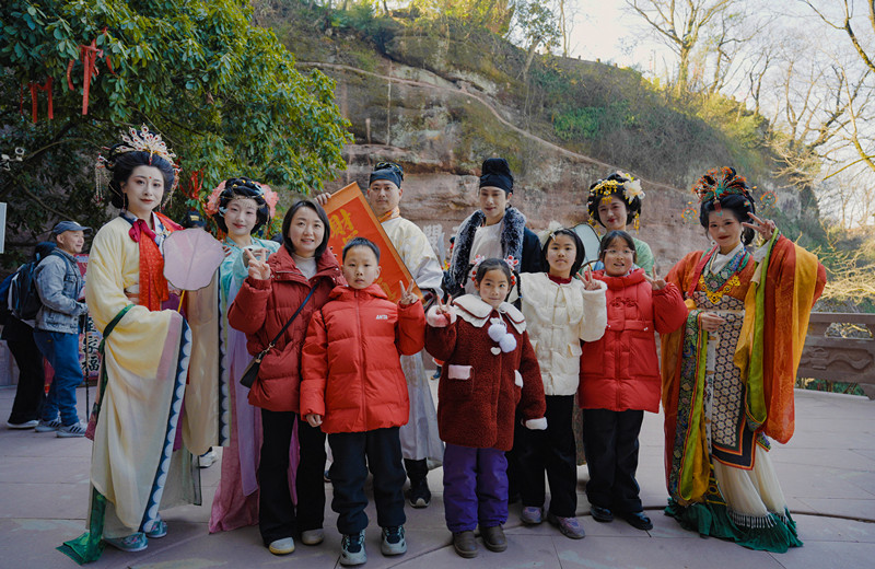 皖休寧齊雲(yún)山生度假區(qū)：「日娛+夜遊」  樂享別樣的福祿徽州年