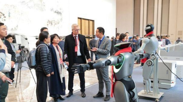 廣東省委書(shū)記黃坤明在廣東省高質(zhì)量發(fā)展大會(huì)上講話