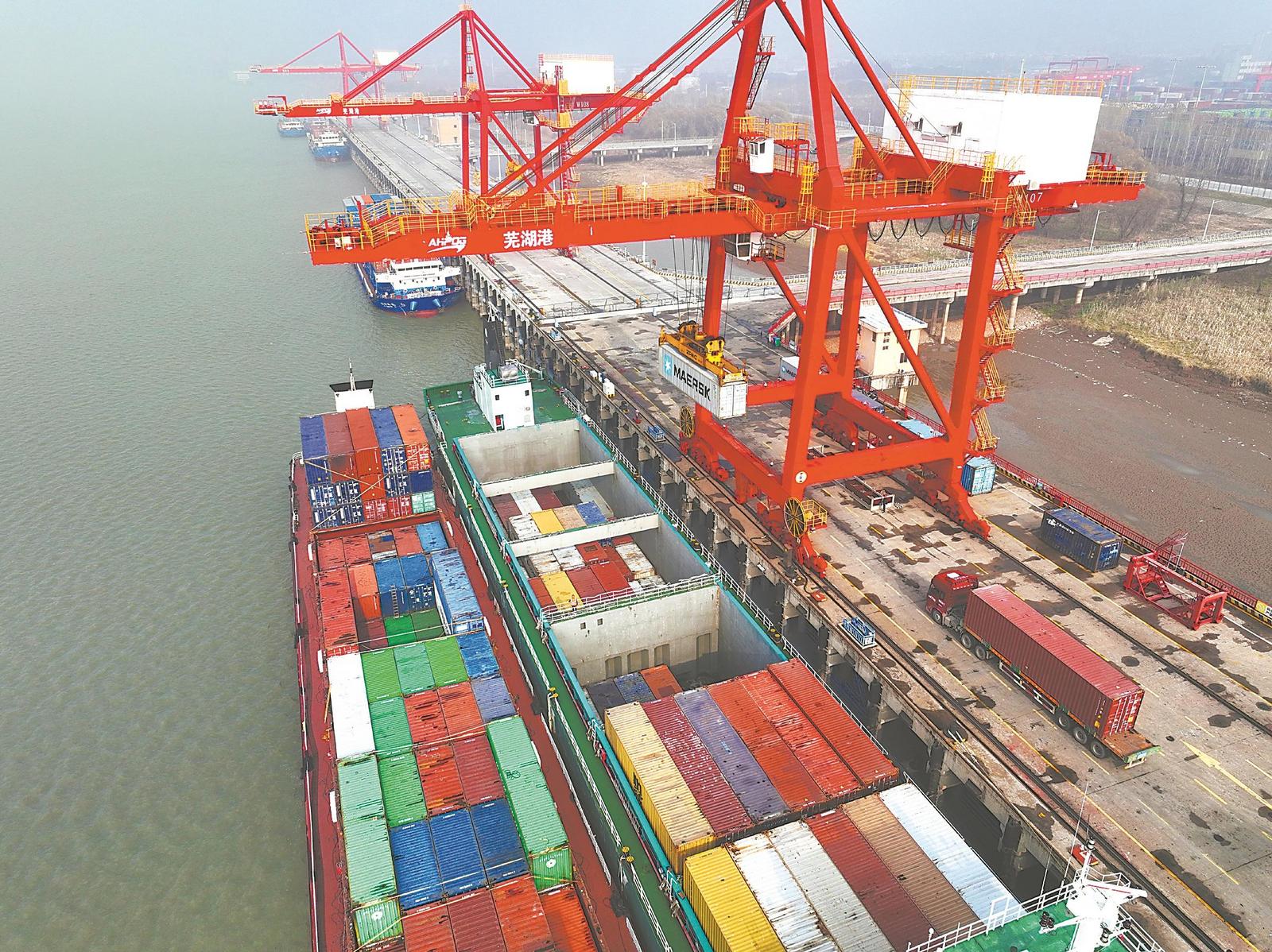 蕪湖港:乘風(fēng)破浪 加快建設(shè)內(nèi)河強(qiáng)港