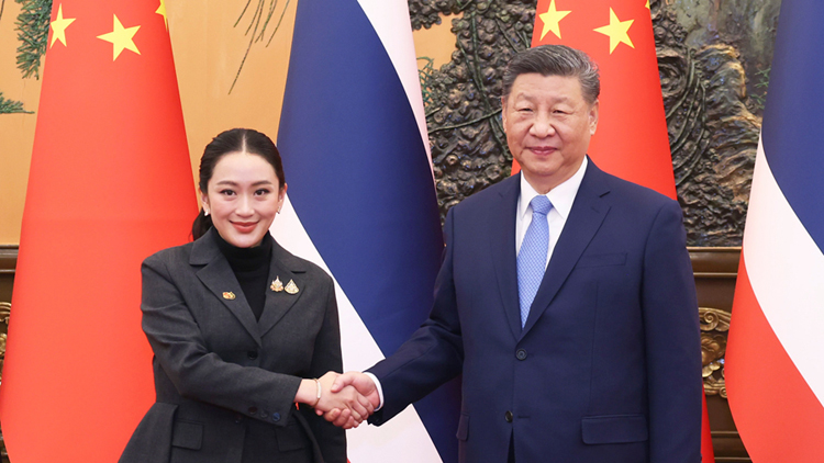 習(xí)近平會(huì)見(jiàn)泰國(guó)總理佩通坦