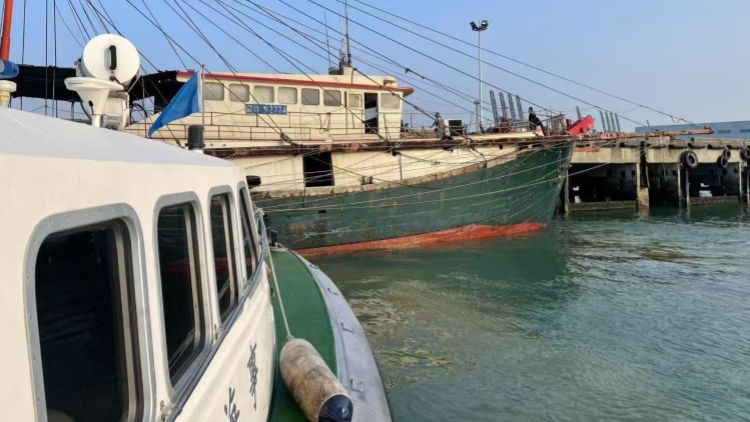 珠海一漁船觸礁遇險(xiǎn) 7人全部獲救
