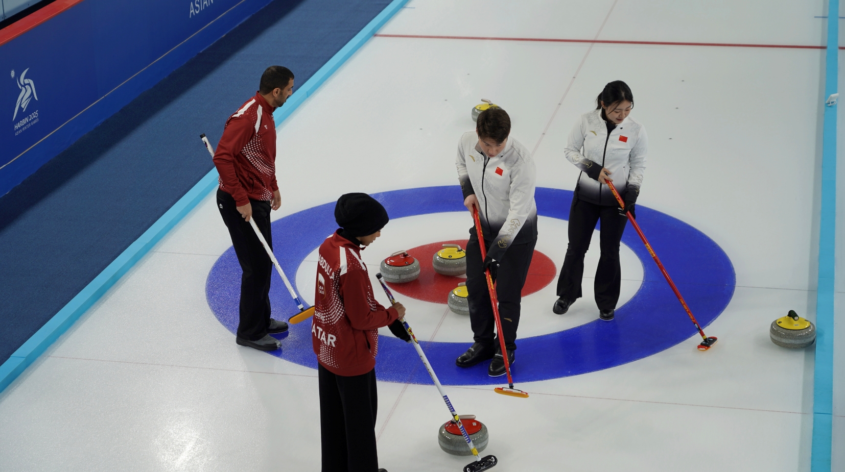 有片 | 中國隊冰壺混雙五連勝 強(qiáng)勢晉級半決賽