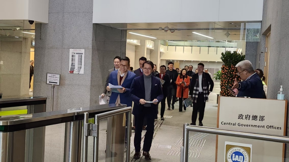 民建聯(lián)就預(yù)算案見財(cái)爺 倡2元搭車優(yōu)惠設(shè)上限