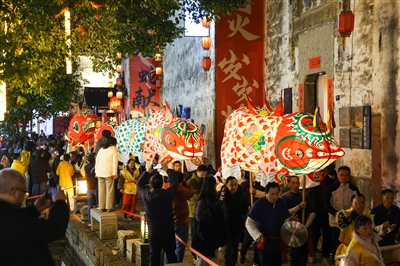 皖屯溪區(qū)：好戲連臺(tái) 春節(jié)文旅市場(chǎng)「熱」力四射