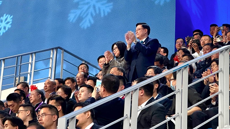 李家超出席哈爾濱亞冬會(huì)歡迎宴及開幕式 冀港隊(duì)運(yùn)動(dòng)員發(fā)揮水平 盡力拼搏