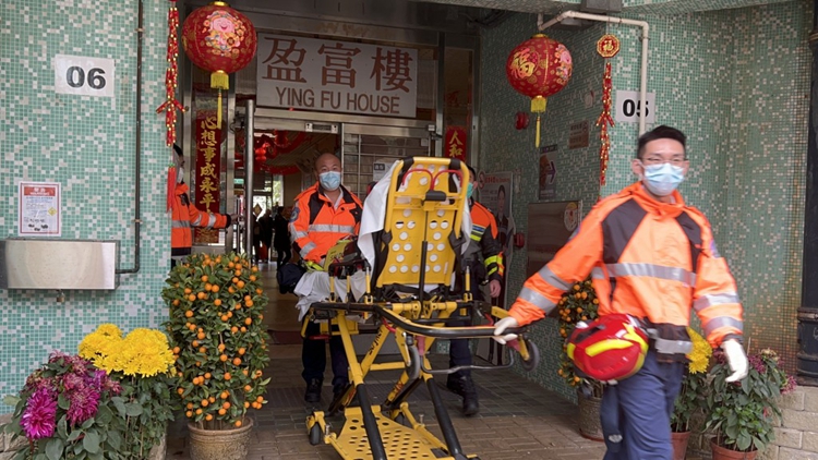 牛頭角盈富樓六旬女子因財(cái)困燒炭自殺 友人發(fā)現(xiàn)報(bào)警