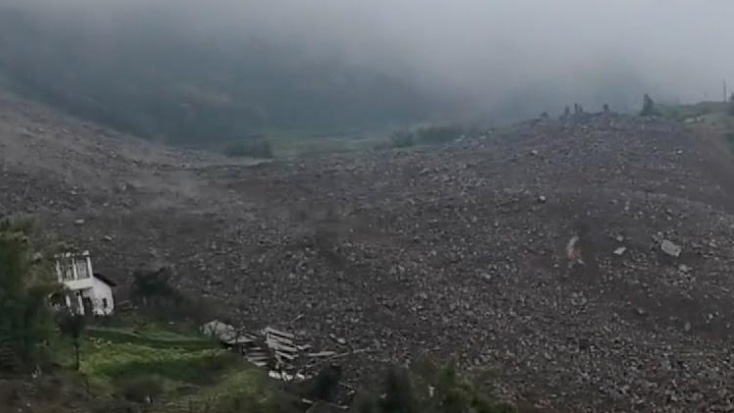 地質(zhì)災(zāi)害三級應(yīng)急響應(yīng)！應(yīng)急管理部工作組赴四川筠連縣山體滑坡現(xiàn)場指導救援