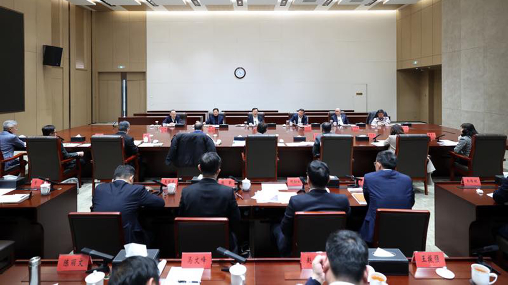 夏寶龍聽(tīng)取特區(qū)政府經(jīng)濟(jì)工作部署 財(cái)庫(kù)局：循三方向積極落實(shí)