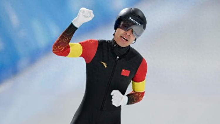 亞冬會(huì)速度滑冰男子1000米寧忠?guī)r奪冠