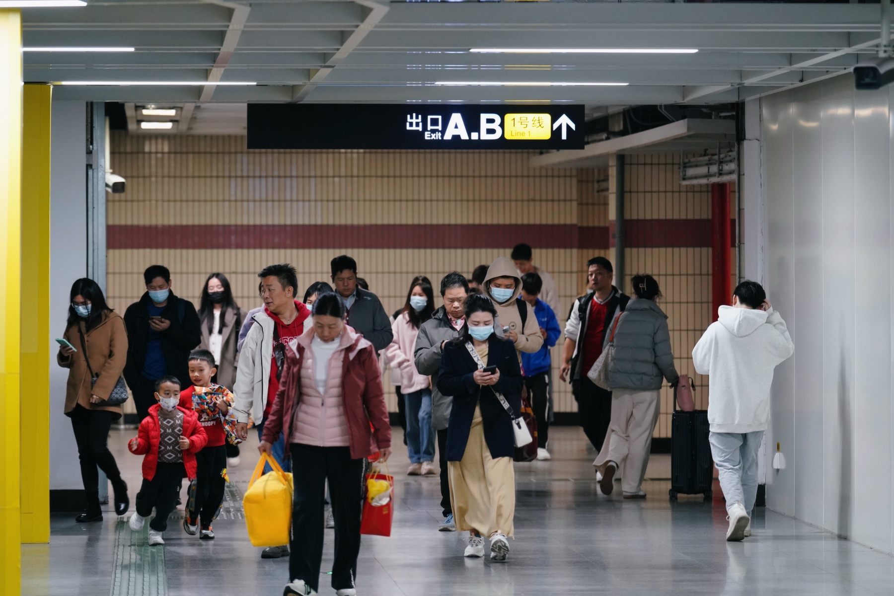 元宵節(jié)廣佛線延長1.5小時 城際站上演曲藝快閃