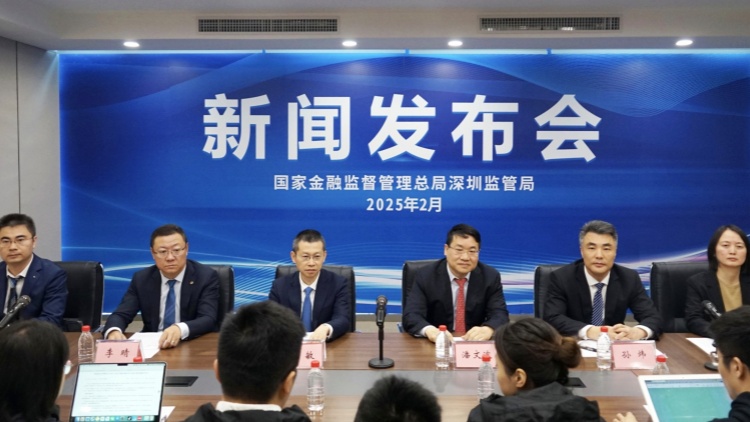 深圳向綠而行 銀行業(yè)綠色信貸餘額首破萬(wàn)億大關(guān)