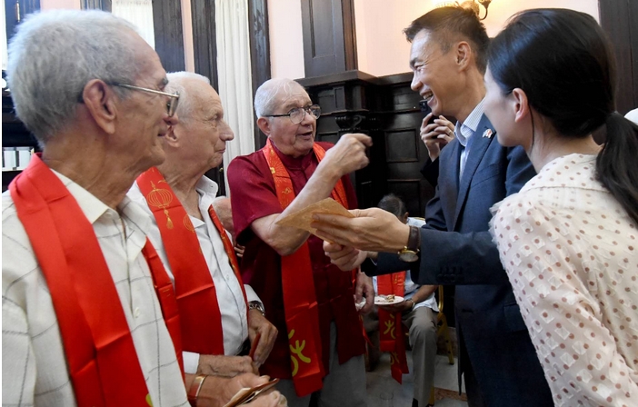 曾赴華留學(xué)的古巴退役飛行員齊聚一堂共慶元宵佳節(jié) 
