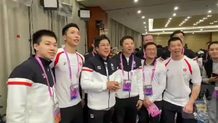 有片｜霍啟剛攜香港冰雪運(yùn)動(dòng)健兒祝大家元宵節(jié)快樂(lè)！