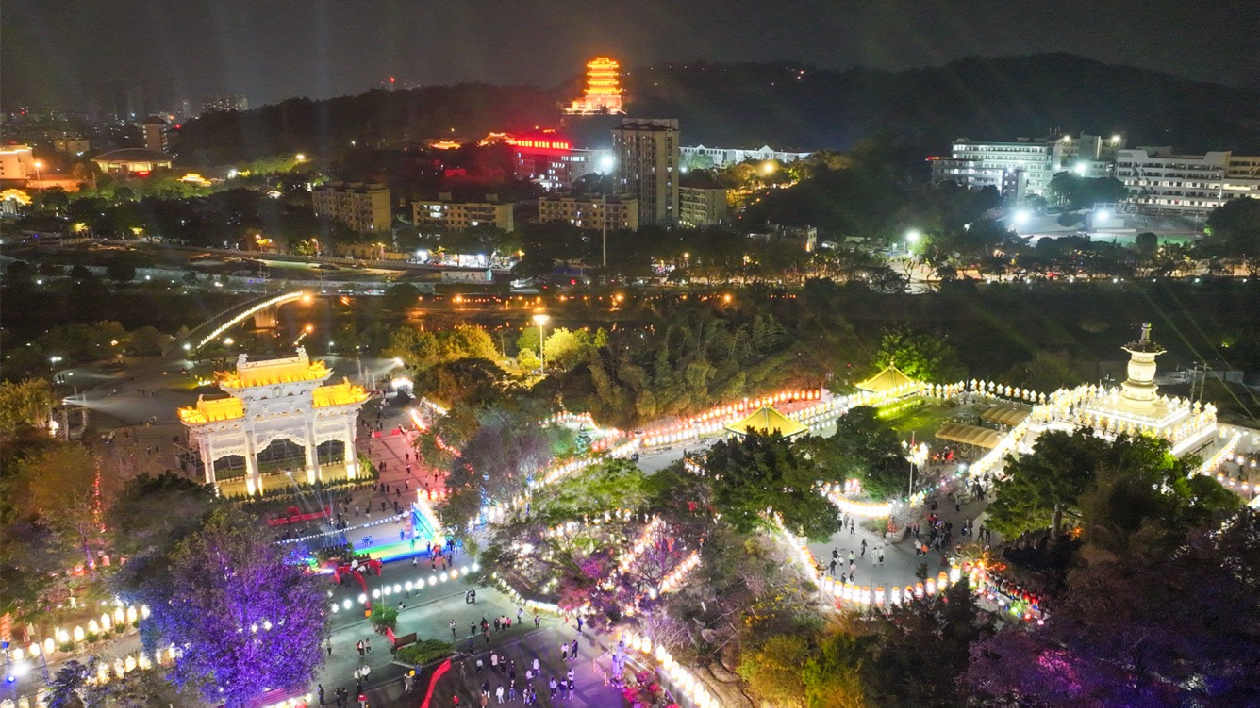 廈門同安梅山燈會(huì)再現(xiàn)千年古剎元宵盛宴