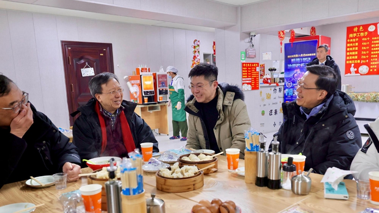 有片丨李家超「爾濱」早市品「煙火氣」 早餐店老闆直呼太接地氣！