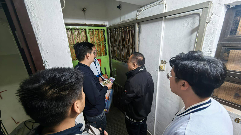 警方屯門宣傳防爆竊訊息 協(xié)助街坊安裝防盜警報器