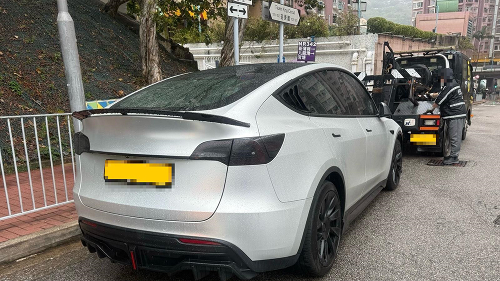 警方荃灣打擊交通違例 拘一女發(fā)逾800張告票