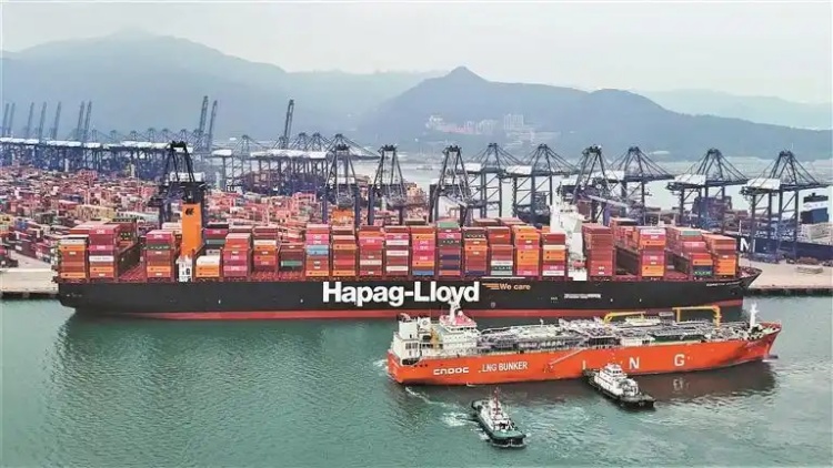 「一船跨兩地」開(kāi)啟深港綠色能源加注新模式