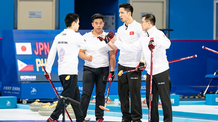 有片｜甄浩天擔任亞冬會閉幕式港隊持旗手 港將創(chuàng)歷史最佳成績