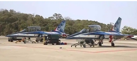 臺空軍一架高教機墜海  飛行員跳傘獲救