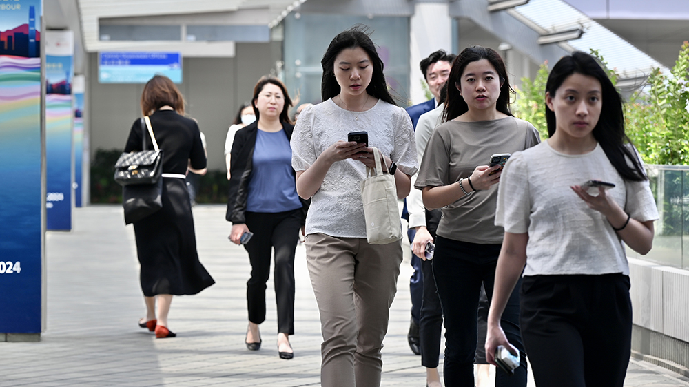 楊何蓓茵：約85%公務(wù)員實(shí)行5天工作周