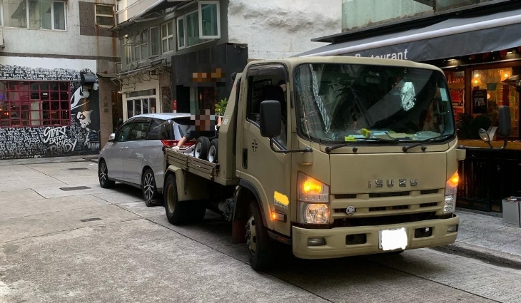 警方灣仔打擊違泊 發(fā)550張告票