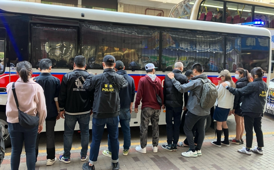 警方深水埗破釣魚(yú)機(jī)賭檔 拘捕10名男女