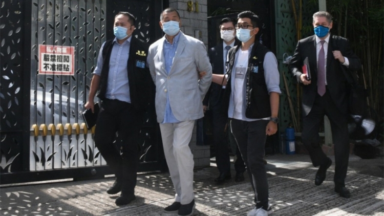 黎智英案｜黎智英承認(rèn)2019年鼓勵(lì)學(xué)生參與示威遊行 利用《蘋(píng)果》人手製作節(jié)目「打國(guó)際線」