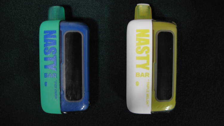 海關(guān)偵破一宗懷疑「太空油毒品」案件 涉案旅客明提堂