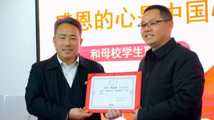 空軍首任新聞發(fā)言人申進(jìn)科：國防教育應(yīng)成為必修課