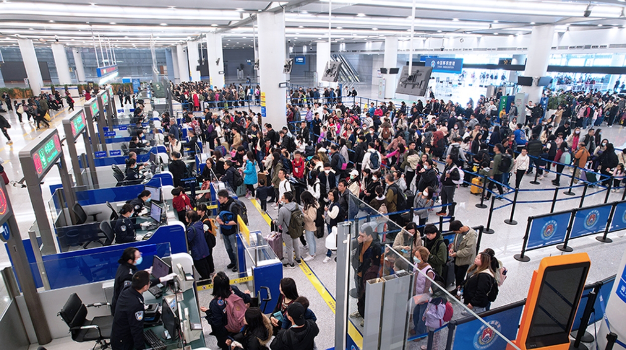 超339萬(wàn)人次！港珠澳大橋繁忙春運(yùn)彰顯灣區(qū)澎湃活力