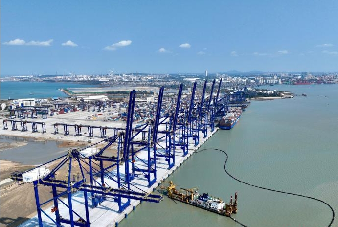 經(jīng)濟觀察丨海南自貿(mào)港迎封關(guān) 港口建設(shè)蓄力開放