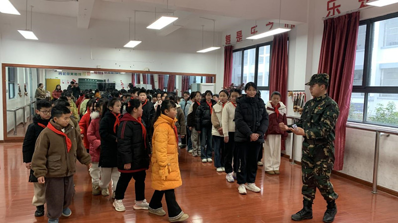 探索「軍教融合」育人新路徑 皖徽州區(qū)首推「軍事班主任」進(jìn)校園