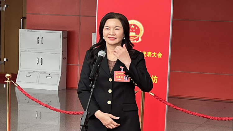 深圳市人大代表梁燕英：希望有更多智能產品賦能養(yǎng)老服務