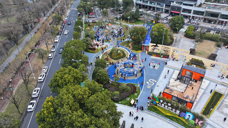 皖屯溪區(qū)：「口袋公園」兜起快樂時光