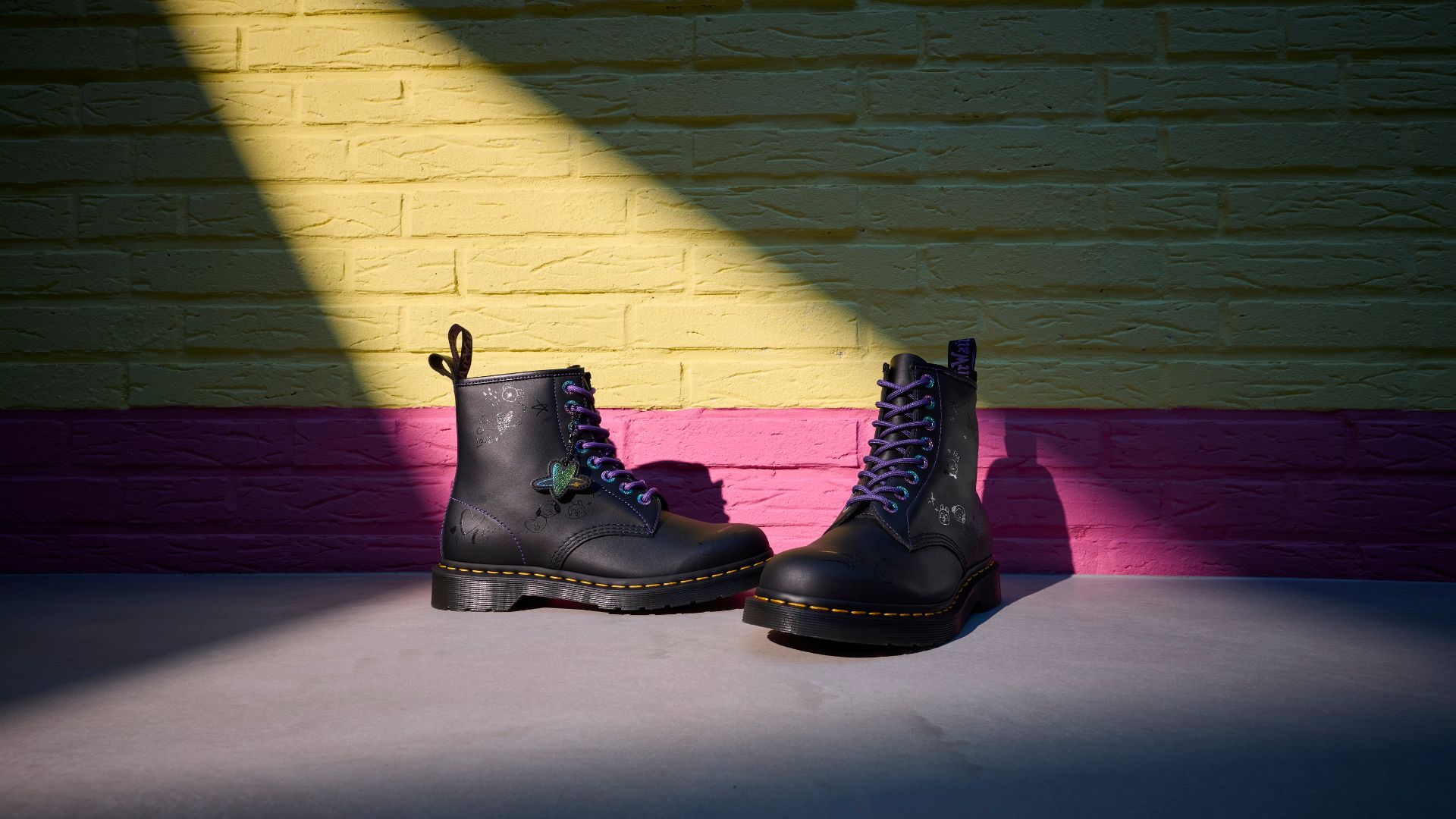 【時(shí)尚】粉絲必入！韓國(guó)男團(tuán)聯(lián)乘鞋履低調(diào)可愛