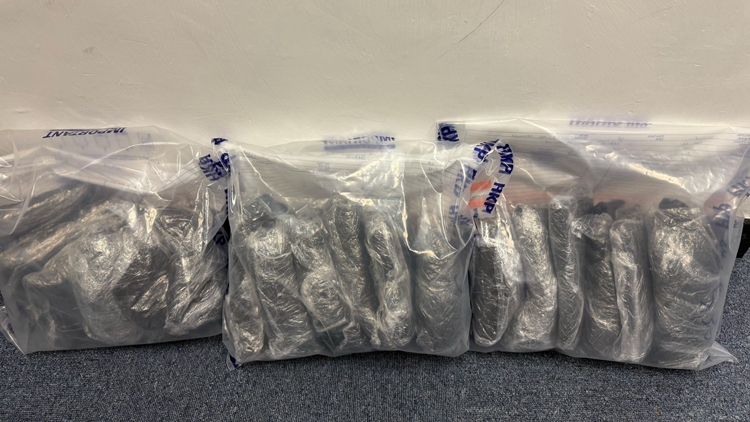 警方荃灣工廈拘捕18歲男子 檢值767萬(wàn)元可卡因