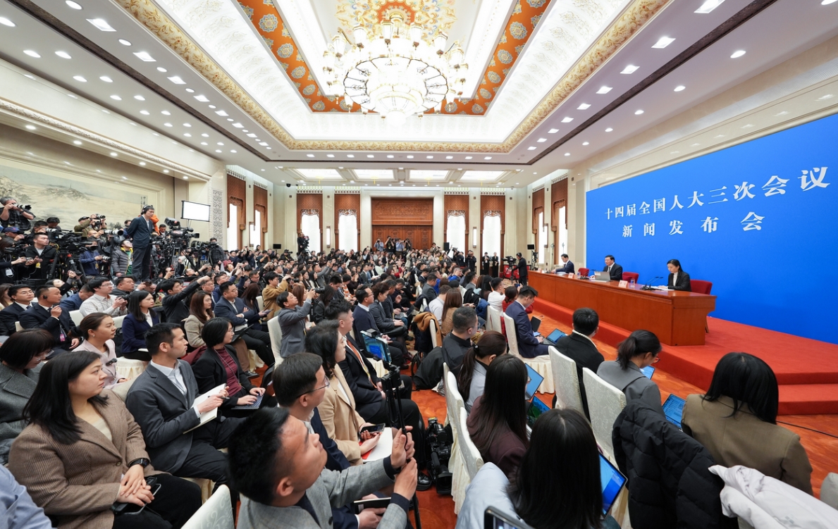 記者側(cè)記：世界渴望感知中國發(fā)展的脈搏