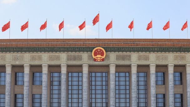 十四屆全國人大三次會議舉行預(yù)備會議 選舉產(chǎn)生大會主席團(tuán)和秘書長 表決通過大會議程