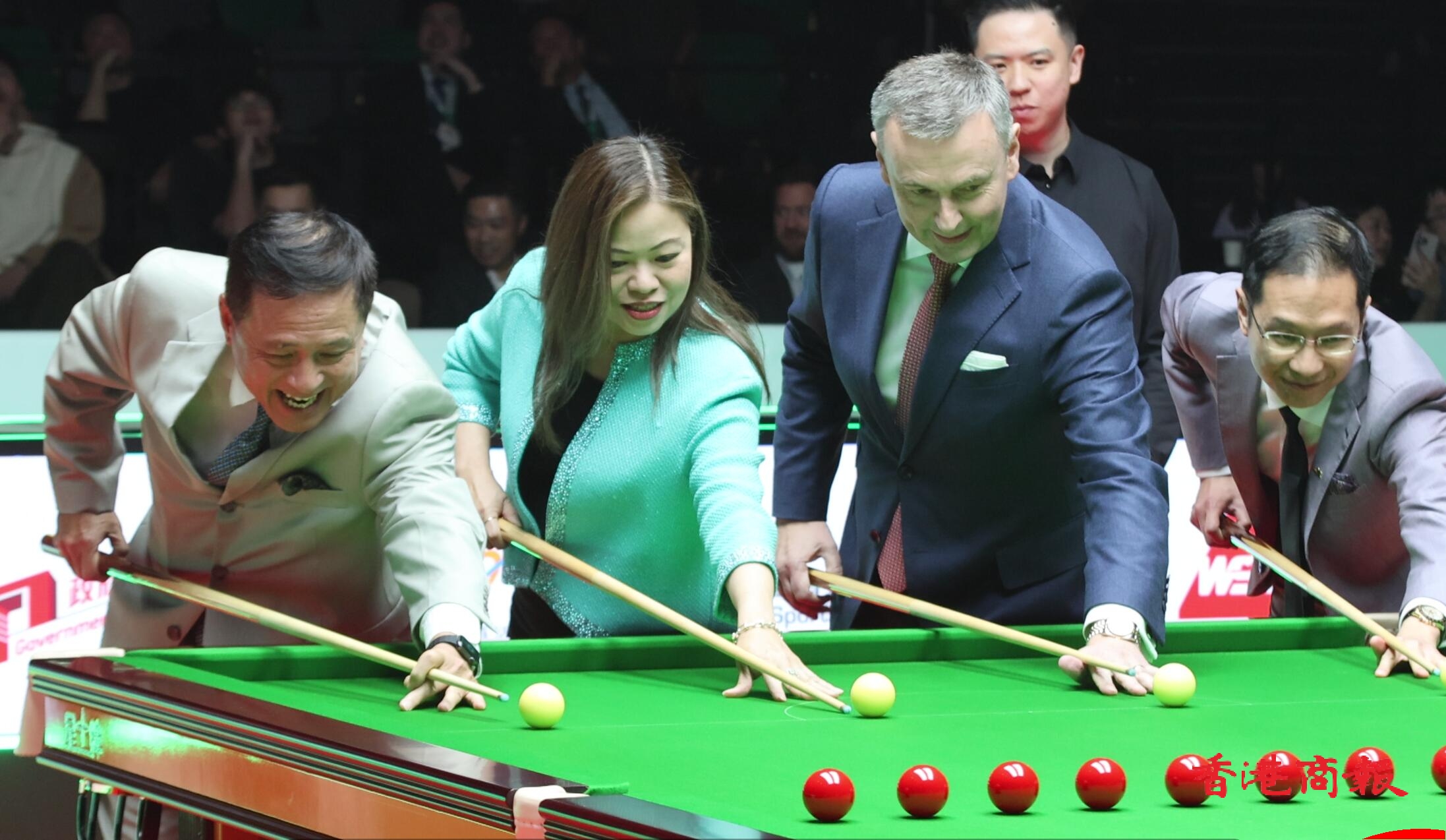 有片丨主持開球禮 文體旅局局長(zhǎng)羅淑佩即場(chǎng)篤波