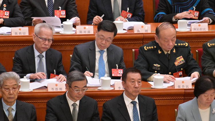 李家超列席十四屆全國人大三次會議開幕會：團結(jié)社會各界進一步全面深化改革