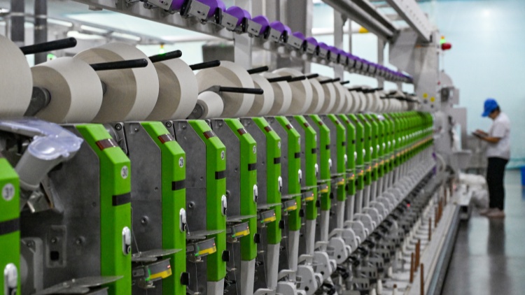 全國兩會 | 陳祖恒：發(fā)揮紡織業(yè)界內(nèi)聯(lián)外通優(yōu)勢 以國際化場景夥內(nèi)企「出?！? title=