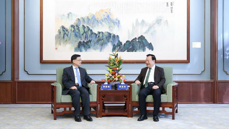 全國(guó)兩會(huì) | 夏寶龍會(huì)見(jiàn)李家超 指中央全力支援港澳融入國(guó)家發(fā)展大局