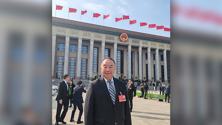 余鵬春：政府工作報(bào)告直面問題和挑戰(zhàn)