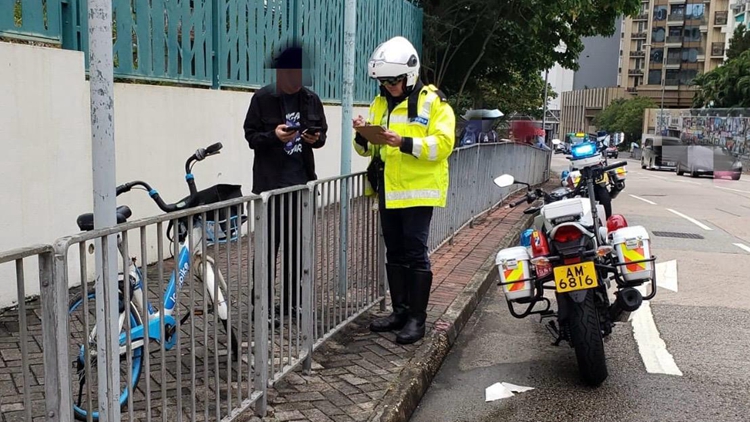 警方九龍城打擊交通違例 發(fā)逾1300張告票拘4人