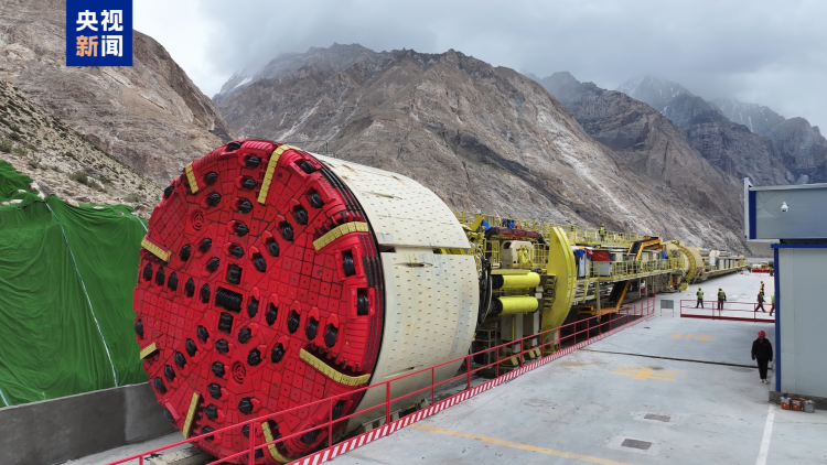 掘進天山建通途 大國重器創(chuàng)多項世界之最