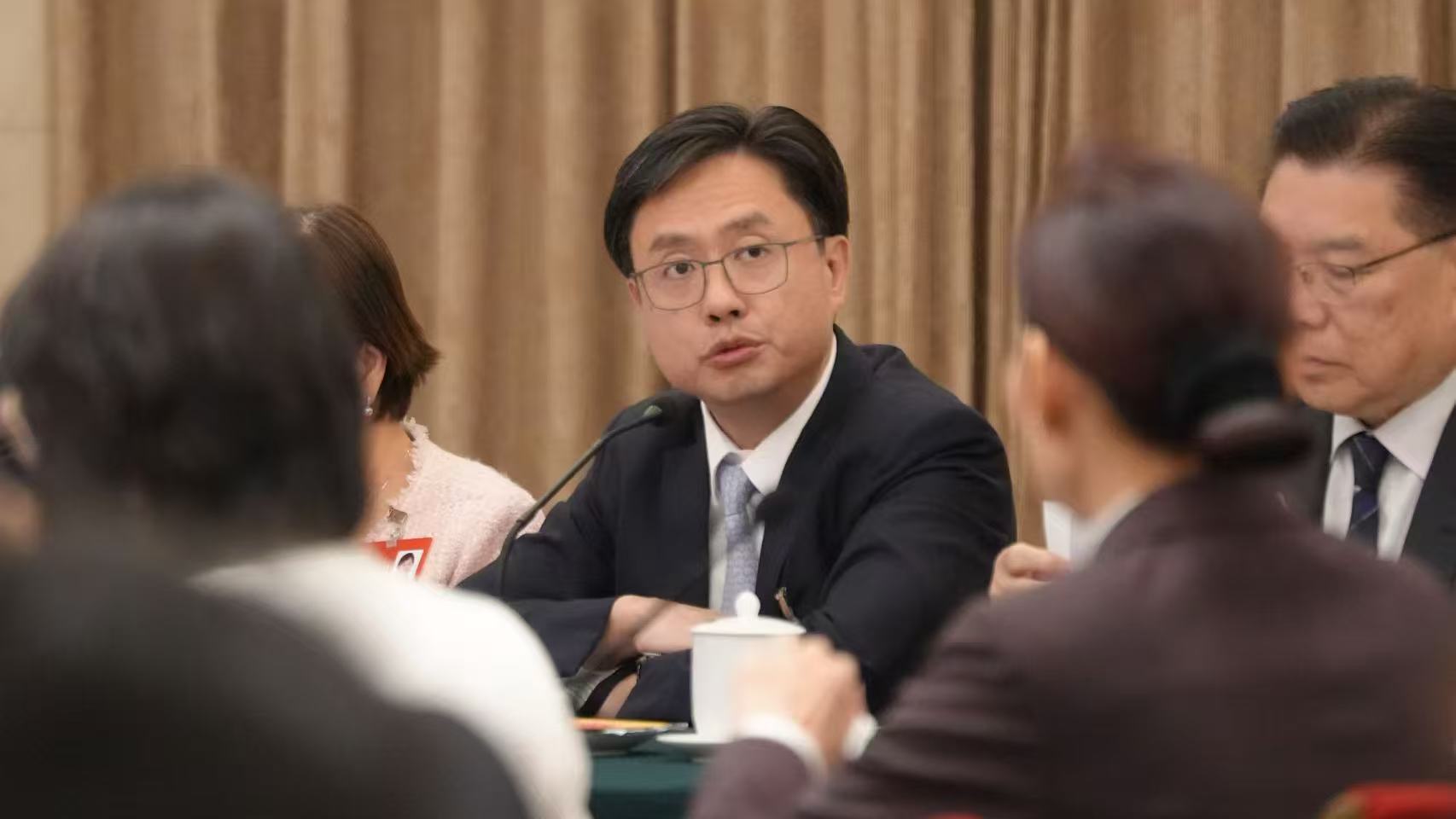 冼漢迪：香港正積極構(gòu)建AI領(lǐng)域競(jìng)爭(zhēng)力 兩地創(chuàng)科合作空間巨大