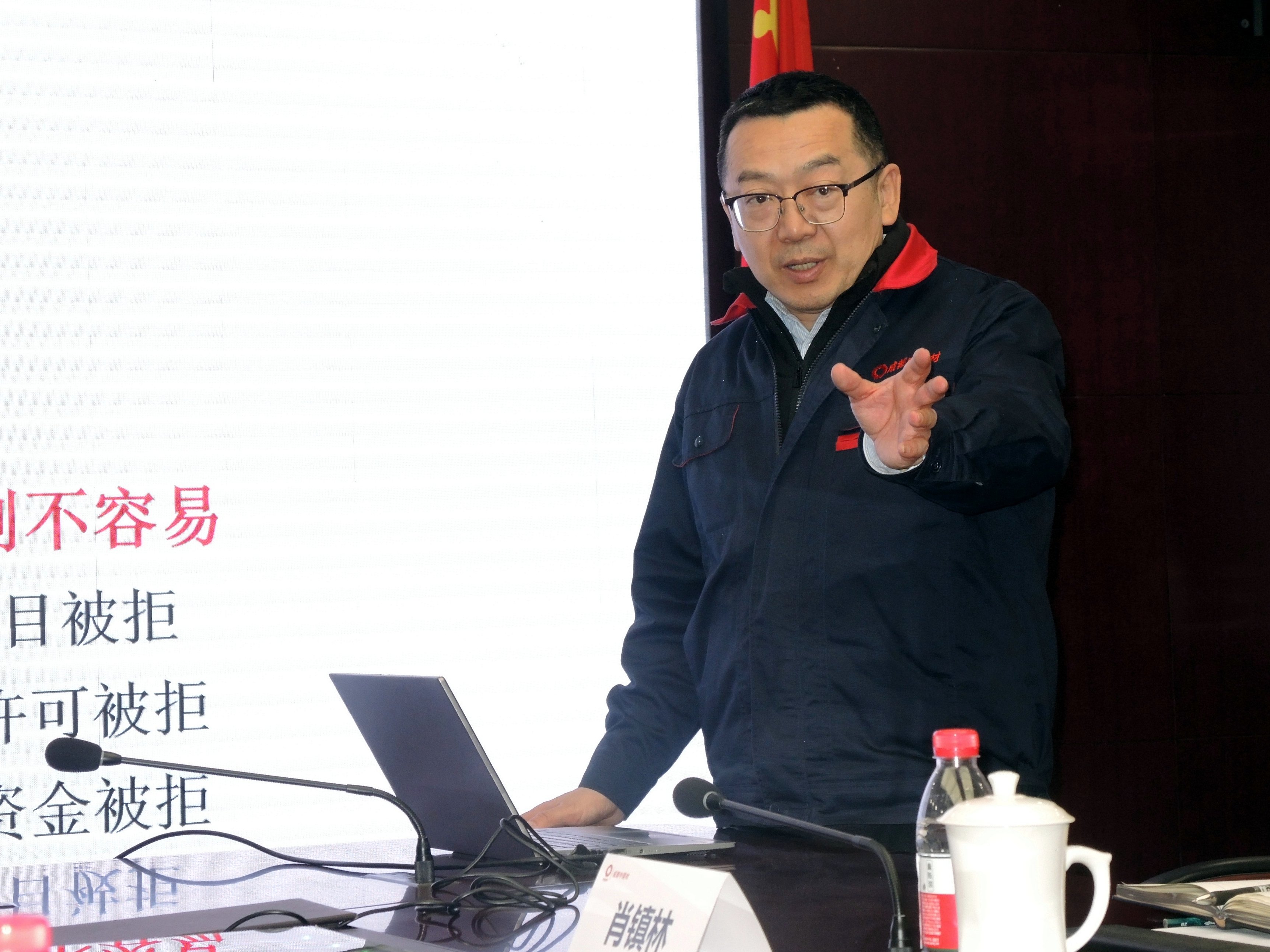 潘錦功腳踩「風(fēng)火輪」 實(shí)現(xiàn)碲化鎘發(fā)電玻璃「中國(guó)智造」—— 一位戰(zhàn)略科學(xué)家的能源革命之路