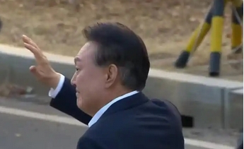 尹錫悅從拘留所返回總統(tǒng)官邸 