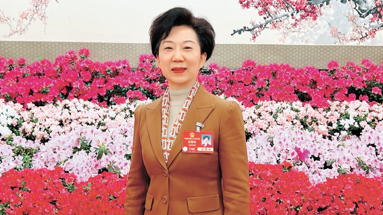 胡雪梅：景德鎮(zhèn)以瓷為媒 講好「China」的故事